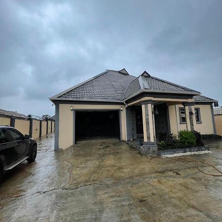 24-Hour Electricity An Entire Stylish 4-Bedroom Bungalow Akure Luaran gambar
